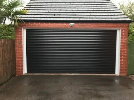 Automatic garage rolling shutter