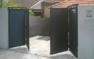 Folding swing gate